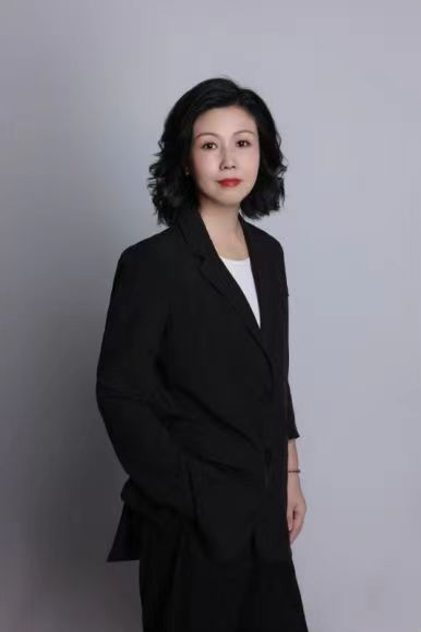 李 芸